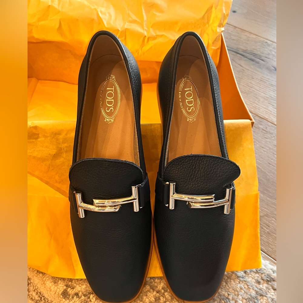 Beautiful, all leather navy loafers